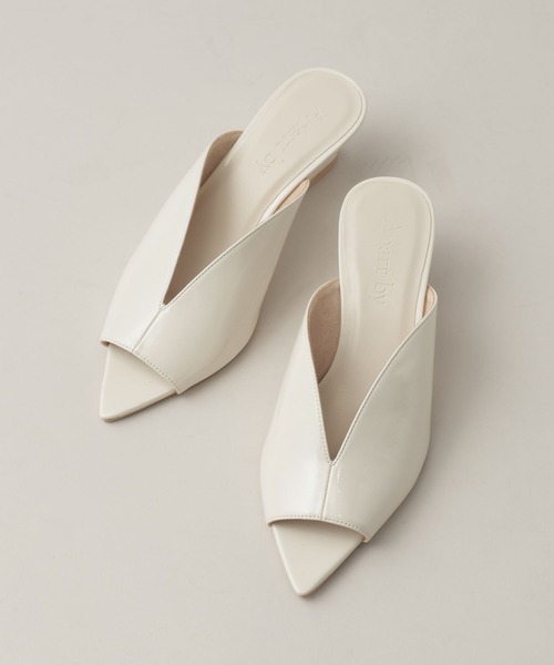 A part by（アパートバイ）の「ポインテッドスリットミュール（その他シューズ・レディース・ブラック/アイボリー・LARGE/MEDIUM）」の4枚目の写真