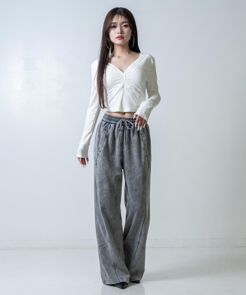 ANAP(アナップ)の「スタッズ付スウェットパンツ(スウェットパンツ・レディース・ライトグレー/ブラック・F)」の4枚目の写真