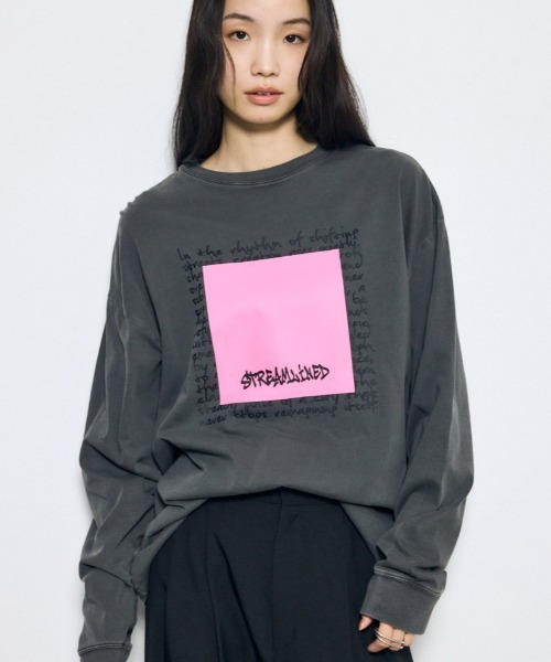 AZUL by moussy（アズールバイマウジー）の「フロントメッセージロゴロンT（Tシャツ/カットソー・レディース・ライトブラック/オフホワイト・SMALL/MEDIUM）」の2枚目の写真