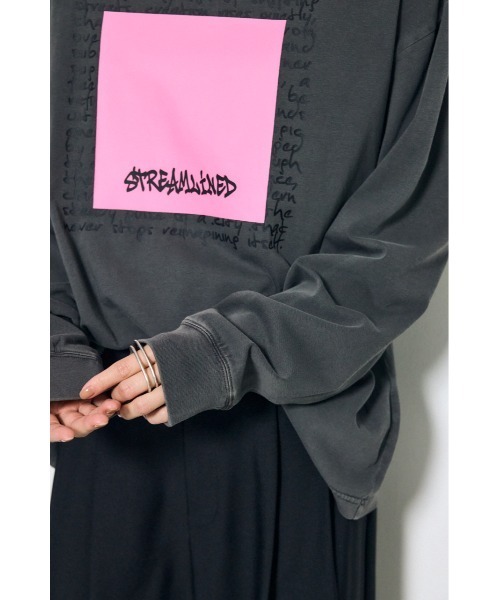 AZUL by moussy（アズールバイマウジー）の「フロントメッセージロゴロンT（Tシャツ/カットソー・レディース・ライトブラック/オフホワイト・SMALL/MEDIUM）」の19枚目の写真