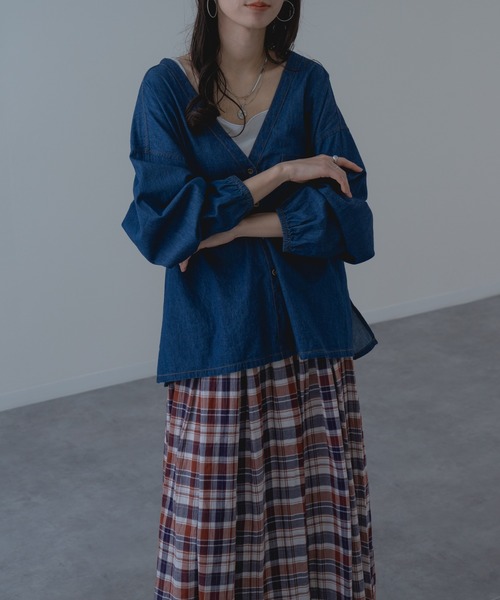 refinedworks（リファインドワークス）の「【refinedworks】抜け感あふれる デニム Vネック プルオーバー（シャツ/ブラウス・レディース・ネイビー/ブルー・FREE）」の21枚目の写真