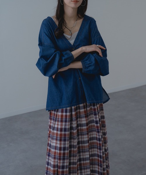 refinedworks（リファインドワークス）の「【refinedworks】抜け感あふれる デニム Vネック プルオーバー（シャツ/ブラウス・レディース・ネイビー/ブルー・FREE）」の10枚目の写真