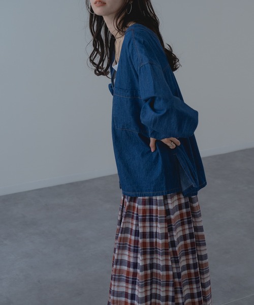 refinedworks（リファインドワークス）の「【refinedworks】抜け感あふれる デニム Vネック プルオーバー（シャツ/ブラウス・レディース・ネイビー/ブルー・FREE）」の19枚目の写真