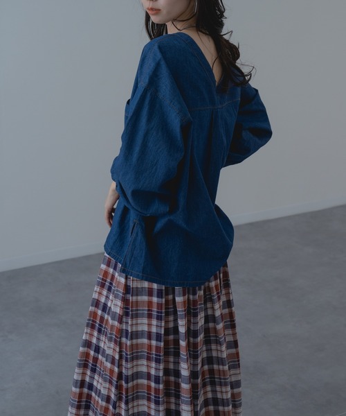 refinedworks（リファインドワークス）の「【refinedworks】抜け感あふれる デニム Vネック プルオーバー（シャツ/ブラウス・レディース・ネイビー/ブルー・FREE）」の9枚目の写真