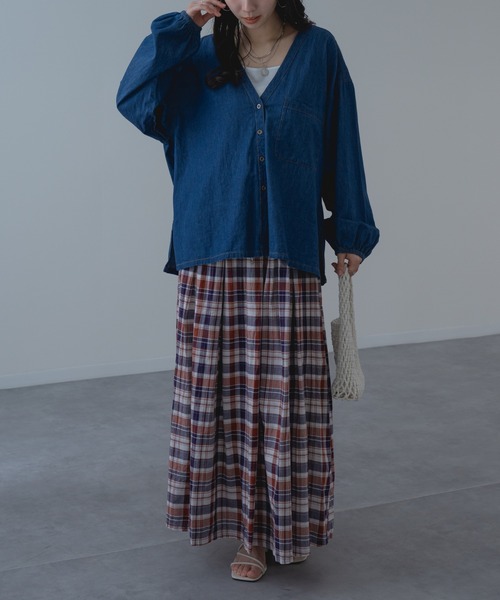 refinedworks（リファインドワークス）の「【refinedworks】抜け感あふれる デニム Vネック プルオーバー（シャツ/ブラウス・レディース・ネイビー/ブルー・FREE）」の8枚目の写真