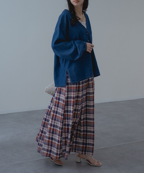 refinedworks（リファインドワークス）の「【refinedworks】抜け感あふれる デニム Vネック プルオーバー（シャツ/ブラウス・レディース・ネイビー/ブルー・FREE）」の7枚目の写真