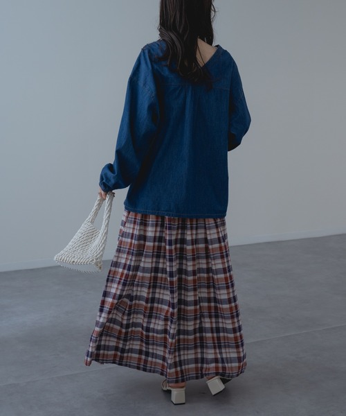 refinedworks（リファインドワークス）の「【refinedworks】抜け感あふれる デニム Vネック プルオーバー（シャツ/ブラウス・レディース・ネイビー/ブルー・FREE）」の6枚目の写真