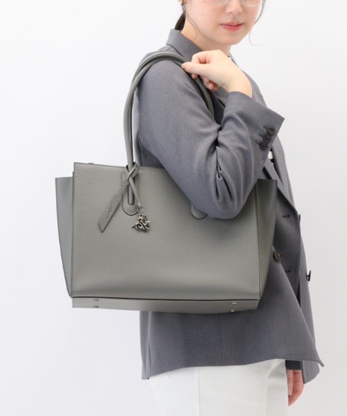 W&.Day/Night(ダブルアンド デイナイト)の「スムーク トートバッグ A4収納 11L 19192(トートバッグ・レディース・ダークグレー/ブラック・FREE)」の2枚目の写真