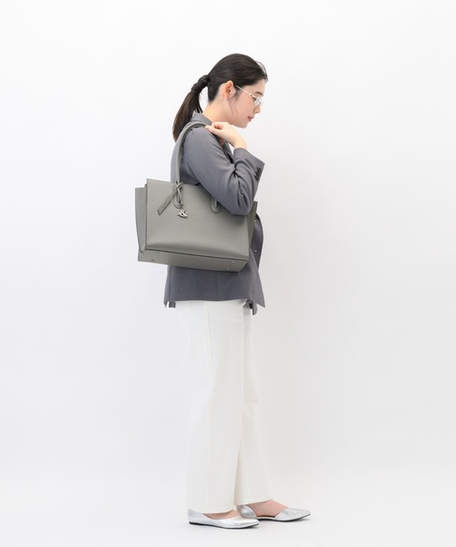 W&.Day/Night(ダブルアンド デイナイト)の「スムーク トートバッグ A4収納 11L 19192(トートバッグ・レディース・ダークグレー/ブラック・FREE)」の20枚目の写真