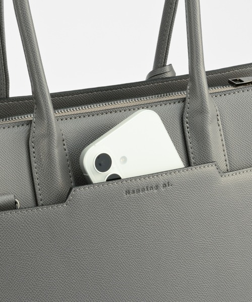 W&.Day/Night(ダブルアンド デイナイト)の「スムーク トートバッグ A4収納 11L 19192(トートバッグ・レディース・ダークグレー/ブラック・FREE)」の5枚目の写真