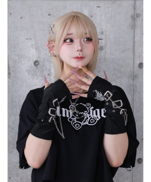 Amilige（アミリージュ）の「チェーン付きハートロゴ刺繍入りベルト付きアームウォーマー（アームカバー・レディース・ブラック・FREE）」の5枚目の写真