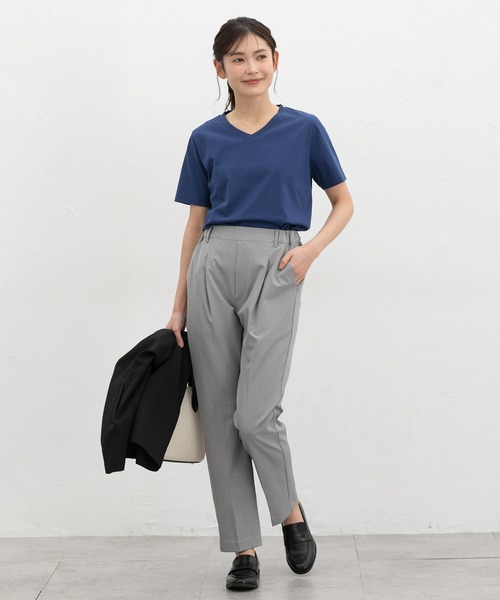 Honeys(ハニーズ)の「【ハニさら・接触冷感・UVカット・遮熱】きれいめVネックTシャツ(Tシャツ/カットソー・レディース・ブラック/オフホワイト/ブルー/スミクロ/モカ・L/LL/M/S)」の13枚目の写真