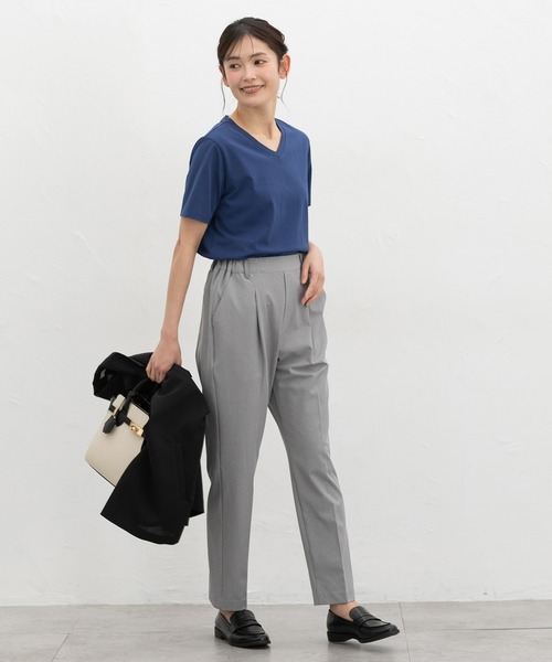 Honeys(ハニーズ)の「【ハニさら・接触冷感・UVカット・遮熱】きれいめVネックTシャツ(Tシャツ/カットソー・レディース・ブラック/オフホワイト/ブルー/スミクロ/モカ・L/LL/M/S)」の14枚目の写真