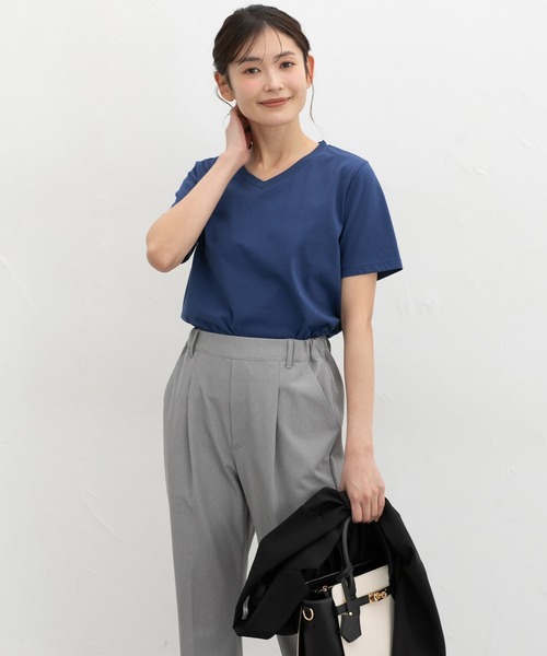 Honeys(ハニーズ)の「【ハニさら・接触冷感・UVカット・遮熱】きれいめVネックTシャツ(Tシャツ/カットソー・レディース・ブラック/オフホワイト/ブルー/スミクロ/モカ・L/LL/M/S)」の15枚目の写真