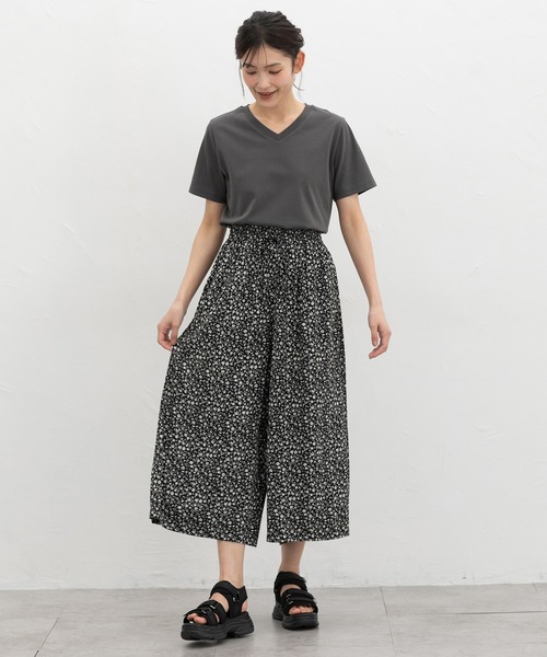 Honeys(ハニーズ)の「【ハニさら・接触冷感・UVカット・遮熱】きれいめVネックTシャツ(Tシャツ/カットソー・レディース・ブラック/オフホワイト/ブルー/スミクロ/モカ・L/LL/M/S)」の18枚目の写真
