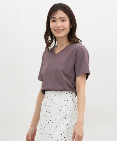 Honeys(ハニーズ)の「【ハニさら・接触冷感・UVカット・遮熱】きれいめVネックTシャツ(Tシャツ/カットソー・レディース・ブラック/オフホワイト/ブルー/スミクロ/モカ・L/LL/M/S)」の21枚目の写真