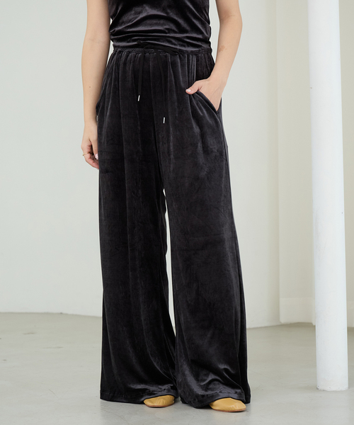 IENA LA BOUCLE(イエナラブークル)の「IENA LA BOUCLEトリアセベロアイージーワイドパンツ(その他パンツ・レディース・ブラウン/ホワイト/ブラック・40/38/36/34)」の1枚目の写真