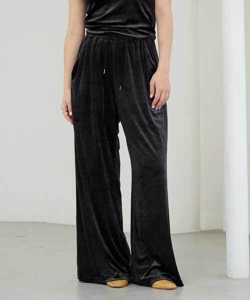 IENA LA BOUCLE(イエナラブークル)の「IENA LA BOUCLEトリアセベロアイージーワイドパンツ(その他パンツ・レディース・ブラウン/ホワイト/ブラック・40/38/36/34)」の7枚目の写真
