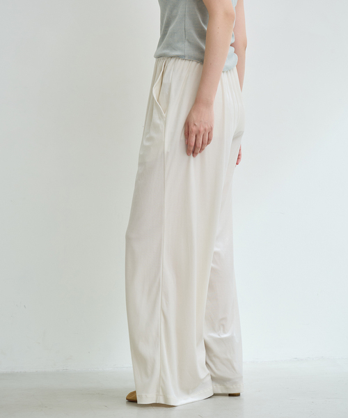 IENA LA BOUCLE(イエナラブークル)の「IENA LA BOUCLEトリアセベロアイージーワイドパンツ(その他パンツ・レディース・ブラウン/ホワイト/ブラック・40/38/36/34)」の17枚目の写真