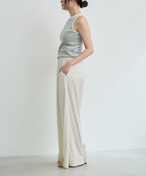 IENA LA BOUCLE(イエナラブークル)の「IENA LA BOUCLEトリアセベロアイージーワイドパンツ(その他パンツ・レディース・ブラウン/ホワイト/ブラック・40/38/36/34)」の21枚目の写真