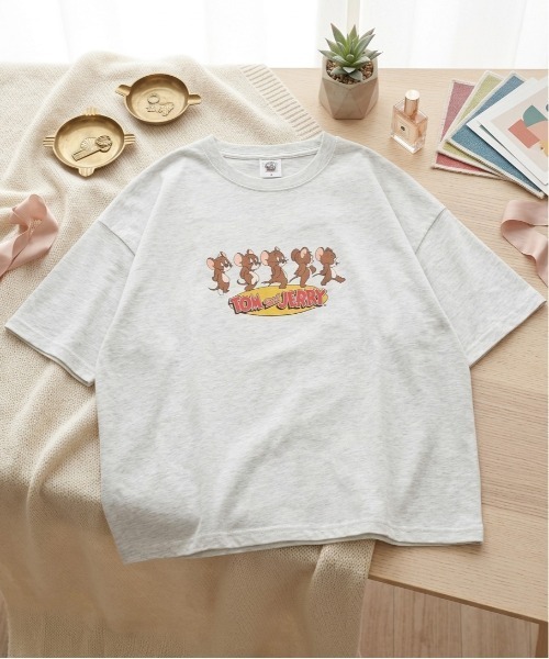 Tom&Jerry(トムアンドジェリー)の「【TOM & JERRY/トムとジェリー】キャラクタープリント半袖Tシャツ(WIDEシルエット)(Tシャツ/カットソー・レディース・スミクロ/オフホワイト/カーキ/オートミール・LARGE/MEDIUM)」の3枚目の写真