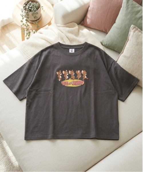 Tom&Jerry(トムアンドジェリー)の「【TOM & JERRY/トムとジェリー】キャラクタープリント半袖Tシャツ(WIDEシルエット)(Tシャツ/カットソー・レディース・スミクロ/オフホワイト/カーキ/オートミール・LARGE/MEDIUM)」の2枚目の写真