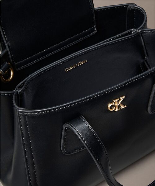 Calvin Klein(カルバン・クライン)の「トートバッグ - ミニクロスボディトートバッグ(トートバッグ・レディース・ブラック・FREE)」の2枚目の写真