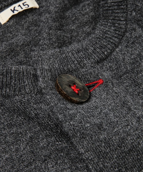 KHOKI(コッキ)の「Wool knit cardigan(カーディガン/ボレロ・メンズ・グレー/レッド/ブラック・3/2)」の10枚目の写真