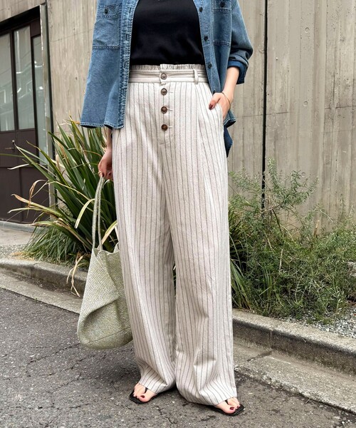 fredy emue(フレディエミュ)の「ストライプセミワイドタックパンツ(その他パンツ・レディース・ベージュ系その他/ブラウン系その他/ブラック系その他・36/38)」の9枚目の写真