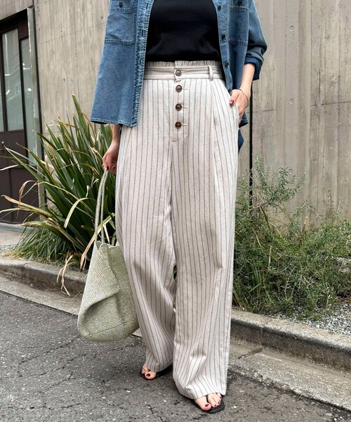 fredy emue(フレディエミュ)の「ストライプセミワイドタックパンツ(その他パンツ・レディース・ベージュ系その他/ブラウン系その他/ブラック系その他・36/38)」の10枚目の写真