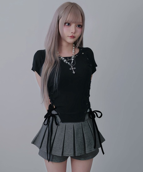 Diable baiser(ディアブルベーゼ)の「Y2Kベルト付プリーツミニスカパンボトム(スカート・レディース・ブラック/グレー・LL/LARGE/MEDIUM)」の4枚目の写真