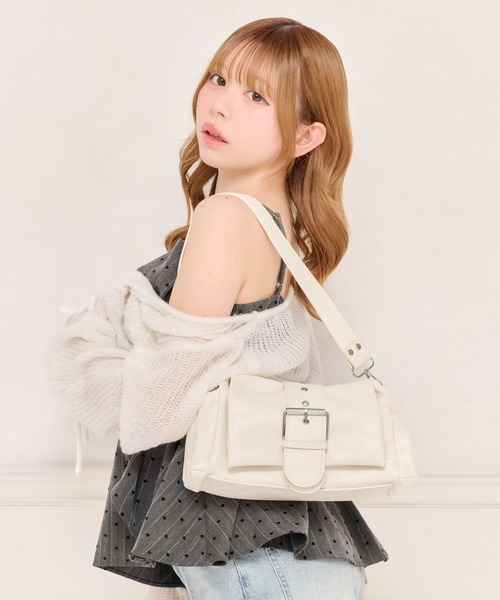 apres jour(アプレジュール)の「【apres jour×ARIAZ】バックルベルト付き2wayショルダーバッグ(ショルダーバッグ・レディース・ダークブラウン/アイボリー/ベビーピンク/ブラック・FREE)」の5枚目の写真