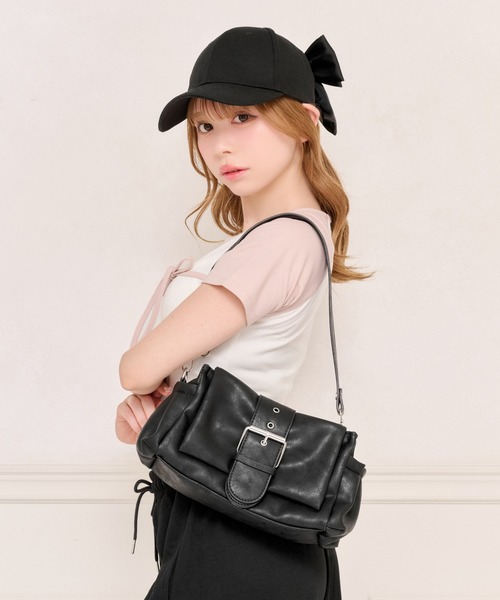 apres jour(アプレジュール)の「【apres jour×ARIAZ】バックルベルト付き2wayショルダーバッグ(ショルダーバッグ・レディース・ダークブラウン/アイボリー/ベビーピンク/ブラック・FREE)」の6枚目の写真