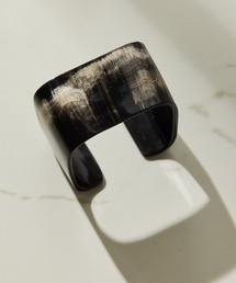 COLLAGE GALLARDAGALANTE（コラージュガリャルダガランテ）の「PAPILLONNER/牛角スクエアバングル（バングル/リストバンド）」