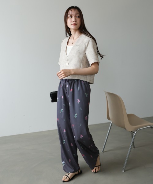 Bab(バブ)の「【選べるサイズ展開】フラワープリントパンツ(その他パンツ・レディース・グレー/ブラック・M/S)」の9枚目の写真