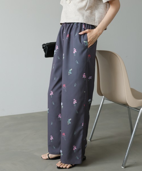 Bab(バブ)の「【選べるサイズ展開】フラワープリントパンツ(その他パンツ・レディース・グレー/ブラック・M/S)」の7枚目の写真