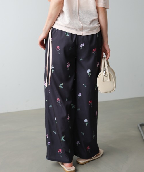 Bab(バブ)の「【選べるサイズ展開】フラワープリントパンツ(その他パンツ・レディース・グレー/ブラック・M/S)」の17枚目の写真