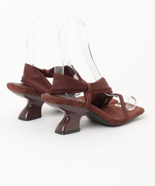 LAULEN(ローレン)の「twist asymmetric heel mules /ツイストアシンメトリーヒールミュール(サンダル・レディース・ブラウン/ベージュ/ブラック・23cm/24cm/25cm)」の4枚目の写真