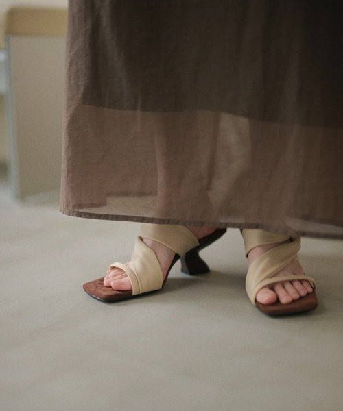 LAULEN(ローレン)の「twist asymmetric heel mules /ツイストアシンメトリーヒールミュール(サンダル・レディース・ブラウン/ベージュ/ブラック・23cm/24cm/25cm)」の7枚目の写真