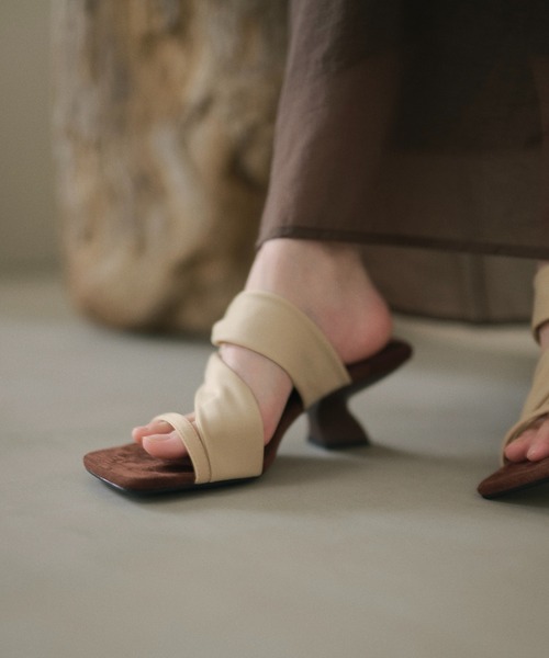 LAULEN(ローレン)の「twist asymmetric heel mules /ツイストアシンメトリーヒールミュール(サンダル・レディース・ブラウン/ベージュ/ブラック・23cm/24cm/25cm)」の10枚目の写真