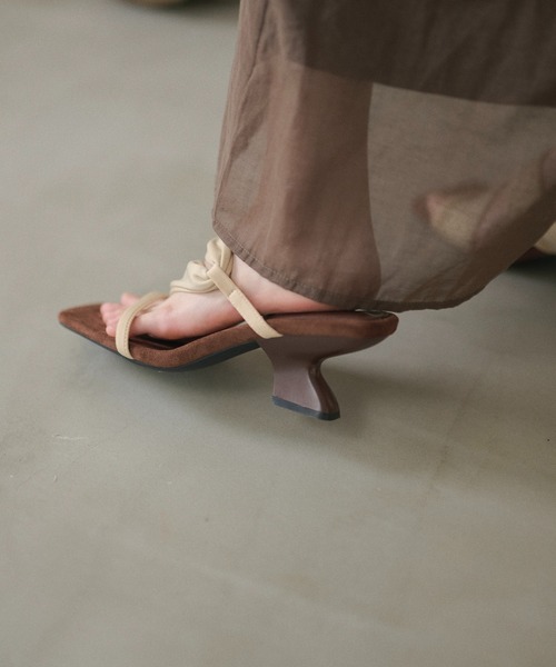 LAULEN(ローレン)の「twist asymmetric heel mules /ツイストアシンメトリーヒールミュール(サンダル・レディース・ブラウン/ベージュ/ブラック・23cm/24cm/25cm)」の11枚目の写真