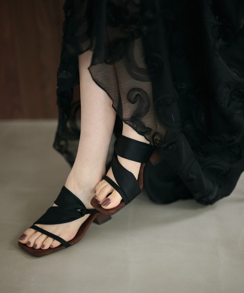 LAULEN(ローレン)の「twist asymmetric heel mules /ツイストアシンメトリーヒールミュール(サンダル・レディース・ブラウン/ベージュ/ブラック・23cm/24cm/25cm)」の16枚目の写真