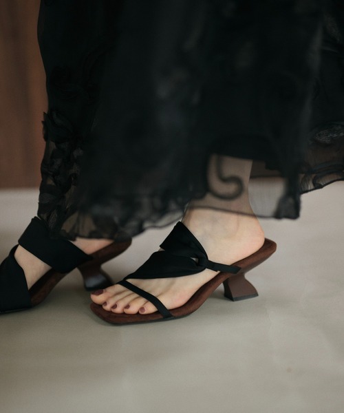 LAULEN(ローレン)の「twist asymmetric heel mules /ツイストアシンメトリーヒールミュール(サンダル・レディース・ブラウン/ベージュ/ブラック・23cm/24cm/25cm)」の20枚目の写真