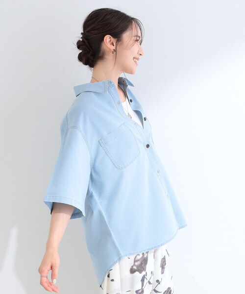 SHOO・LA・RUE（シューラルー）の「【セットアップ可/S-LL】ライトオンスデニム 5分袖シャツ（シャツ/ブラウス・レディース・ブラック/ライトブルー/ネイビー・01/02/03/04）」の21枚目の写真