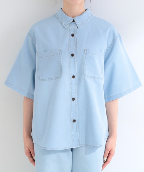 SHOO・LA・RUE（シューラルー）の「【セットアップ可/S-LL】ライトオンスデニム 5分袖シャツ（シャツ/ブラウス・レディース・ブラック/ライトブルー/ネイビー・01/02/03/04）」の10枚目の写真