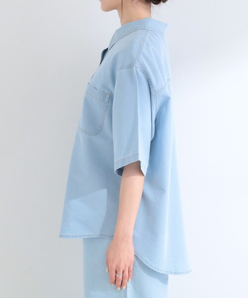 SHOO・LA・RUE（シューラルー）の「【セットアップ可/S-LL】ライトオンスデニム 5分袖シャツ（シャツ/ブラウス・レディース・ブラック/ライトブルー/ネイビー・01/02/03/04）」の9枚目の写真