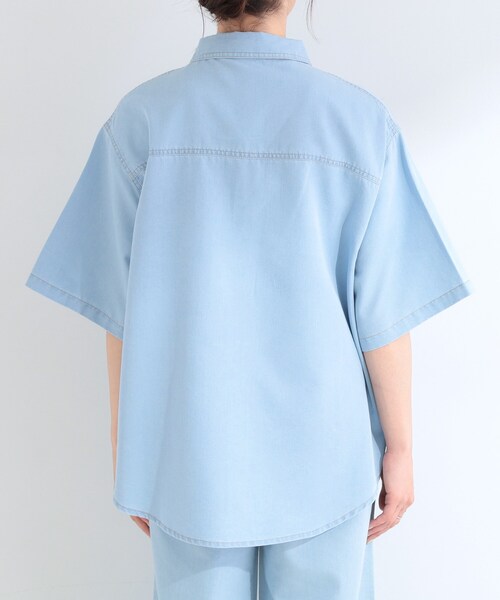 SHOO・LA・RUE（シューラルー）の「【セットアップ可/S-LL】ライトオンスデニム 5分袖シャツ（シャツ/ブラウス・レディース・ブラック/ライトブルー/ネイビー・01/02/03/04）」の8枚目の写真