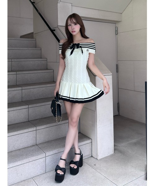 Darich(ダーリッチ)の「オフショルリボンラインプリーツニットミニワンピース(ワンピース・レディース・ピンク/ブラック/アイボリー・FREE/FL)」の12枚目の写真