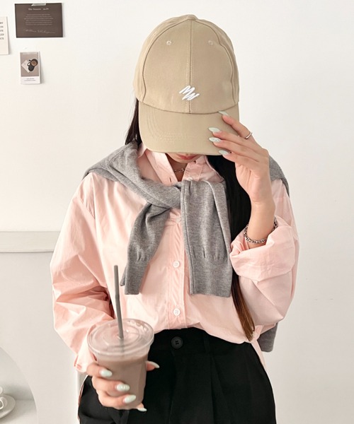 wears（ウェアーズ）の「８色展開 フロントワンポイントロゴキャップ ベースボールキャップ（キャップ・レディース・ベージュ/グレー/グリーン/ブラック/ホワイト/アイボリー/レッド/ブラウン・FREE）」の6枚目の写真