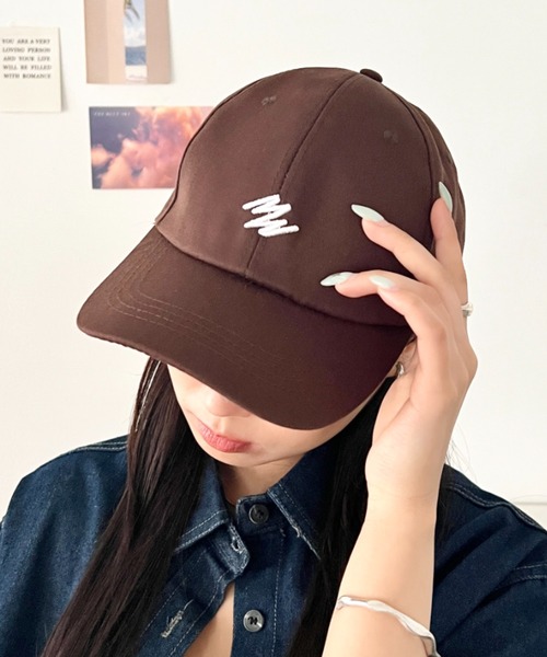 wears（ウェアーズ）の「８色展開 フロントワンポイントロゴキャップ ベースボールキャップ（キャップ・レディース・ベージュ/グレー/グリーン/ブラック/ホワイト/アイボリー/レッド/ブラウン・FREE）」の5枚目の写真